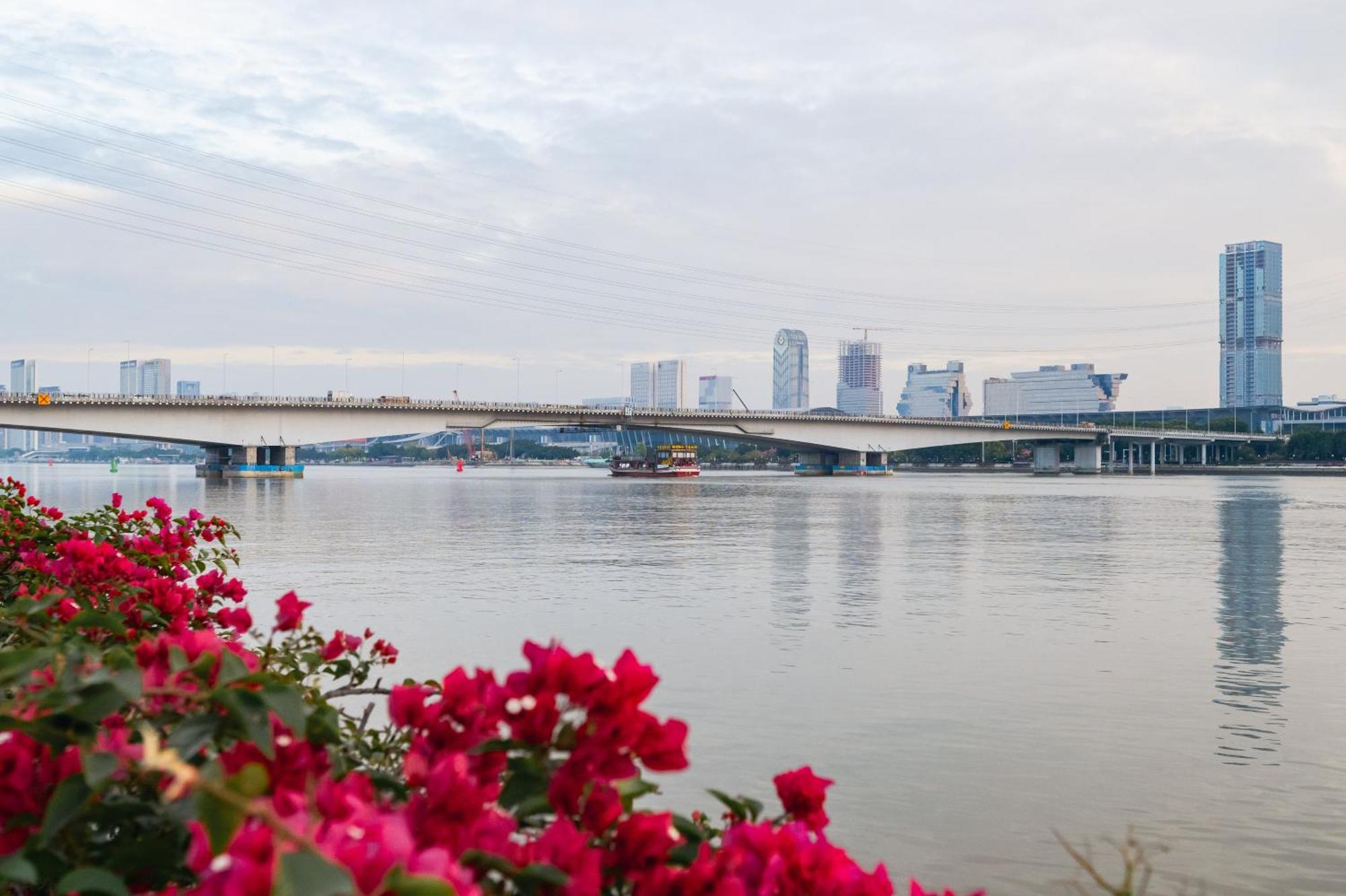 Livetour Hotel Zhujiang New Town Canton Extérieur photo
